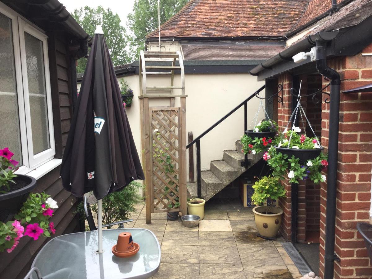 The Bell Inn Salisbury Extérieur photo