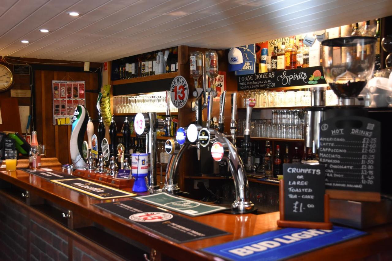 The Bell Inn Salisbury Extérieur photo