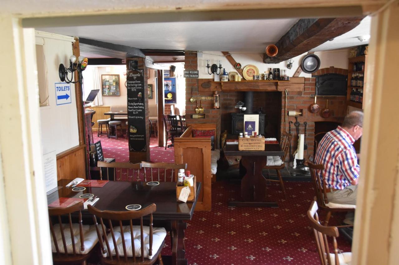 The Bell Inn Salisbury Extérieur photo