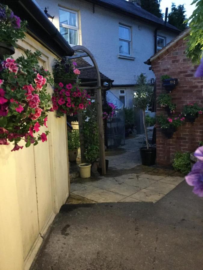 The Bell Inn Salisbury Extérieur photo