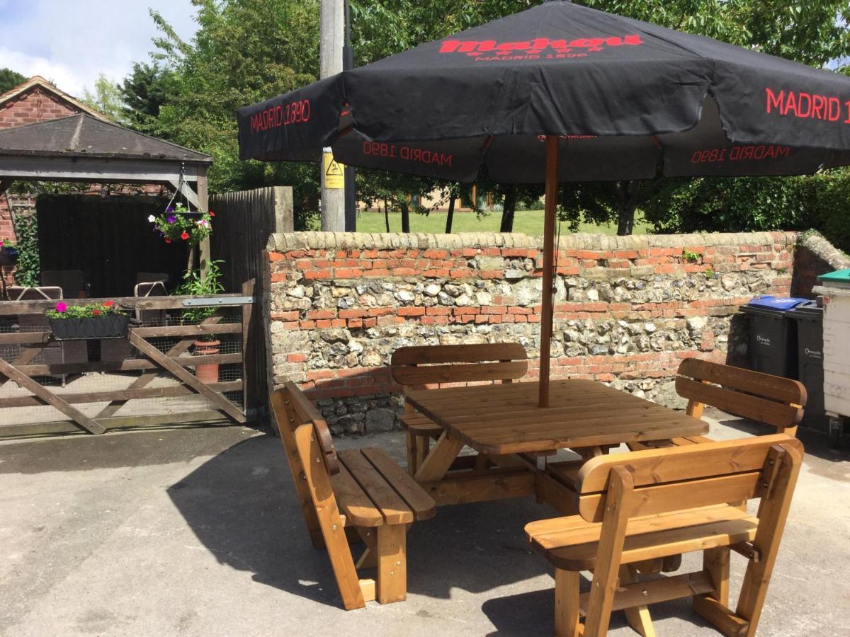 The Bell Inn Salisbury Extérieur photo
