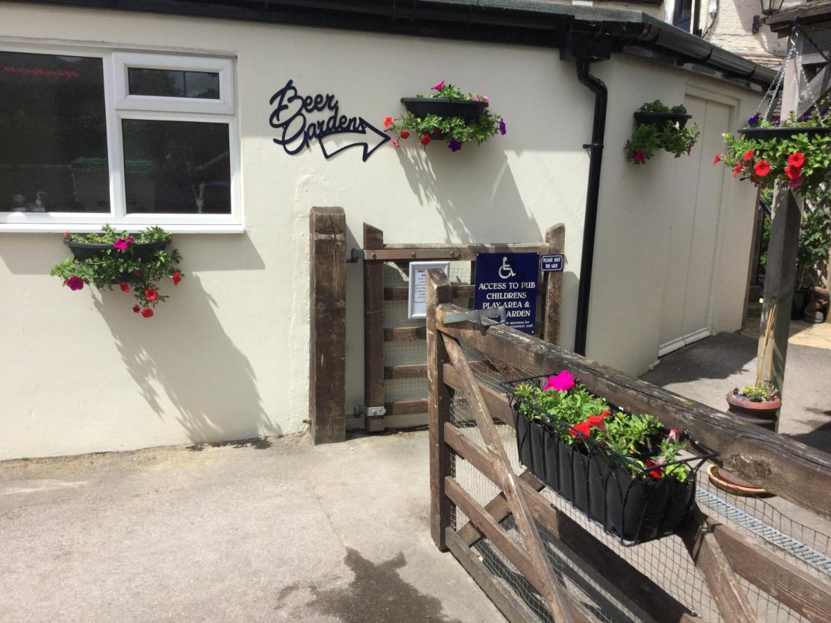 The Bell Inn Salisbury Extérieur photo