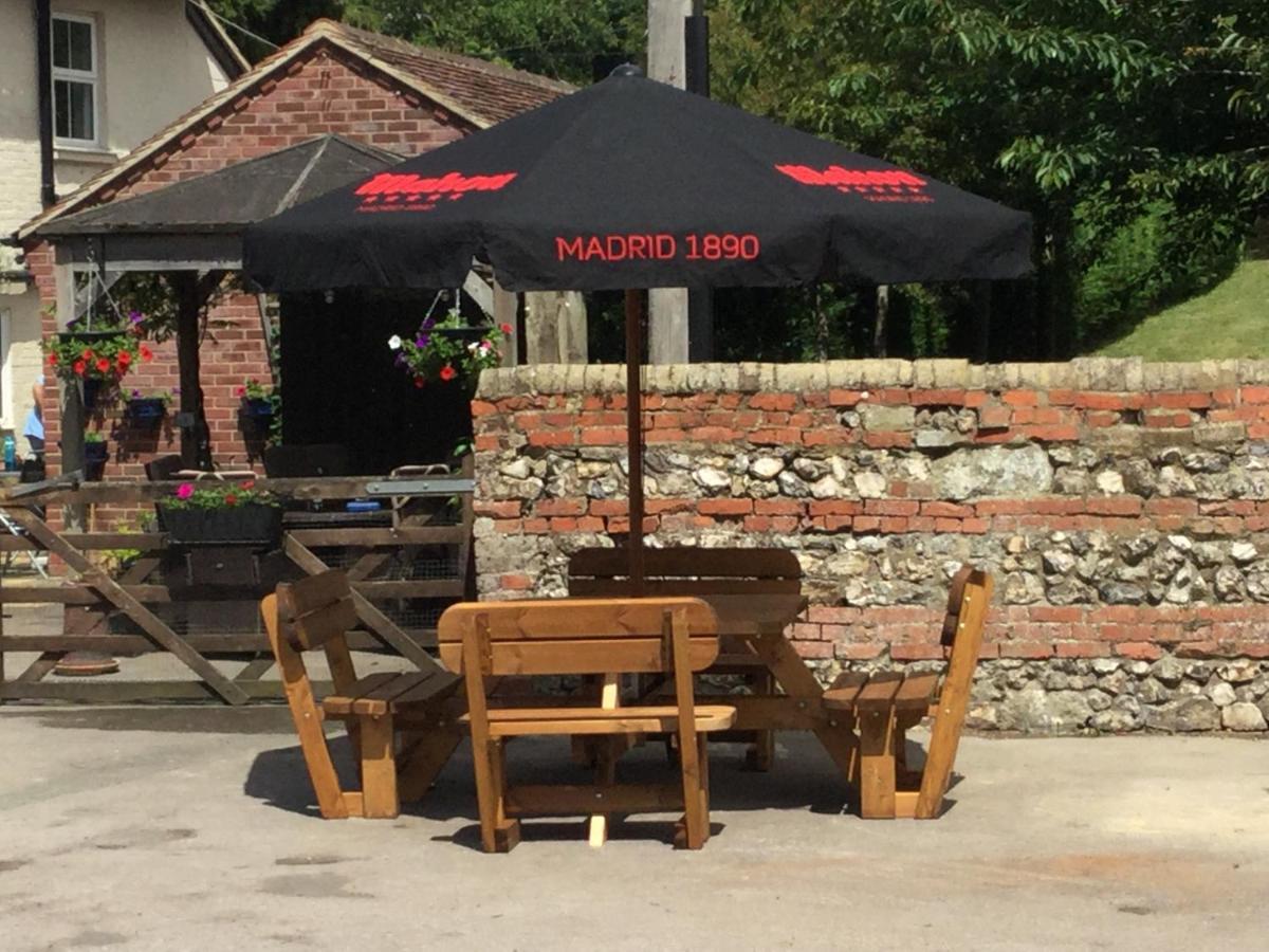 The Bell Inn Salisbury Extérieur photo