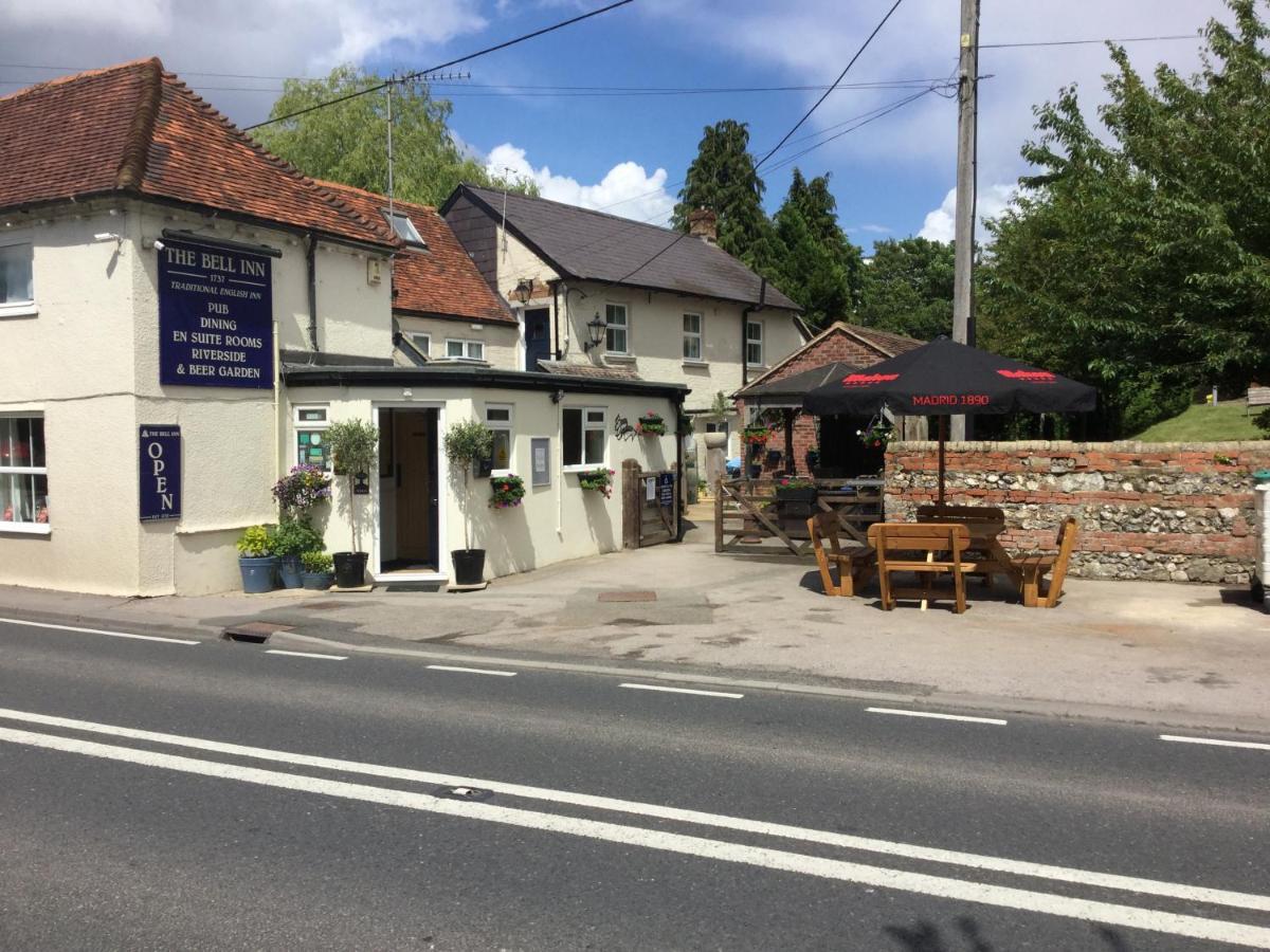 The Bell Inn Salisbury Extérieur photo