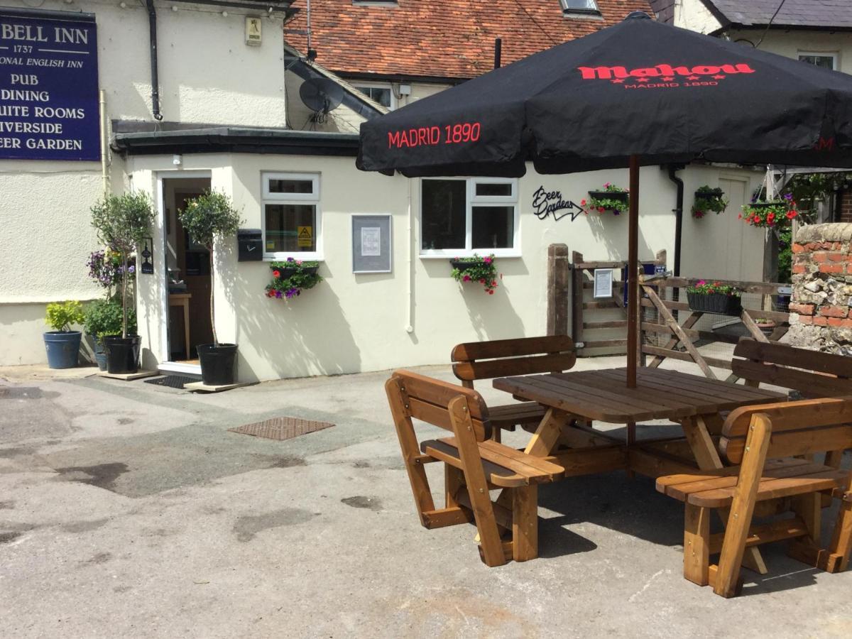 The Bell Inn Salisbury Extérieur photo