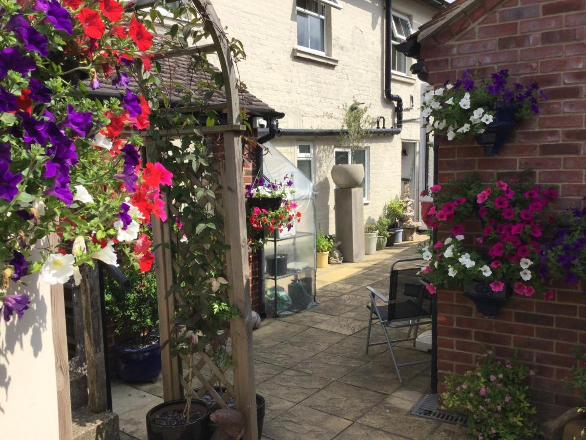 The Bell Inn Salisbury Extérieur photo