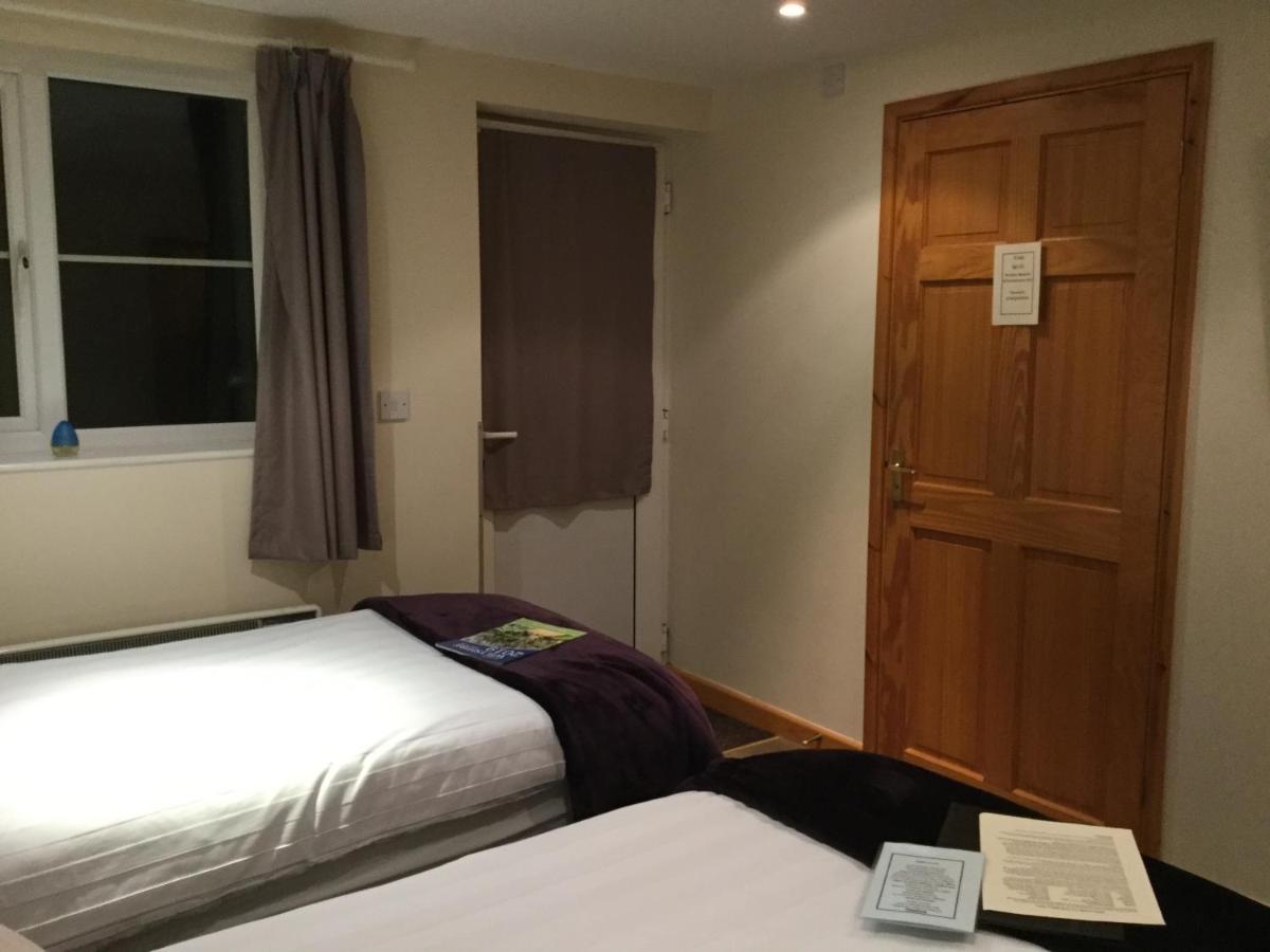 The Bell Inn Salisbury Extérieur photo