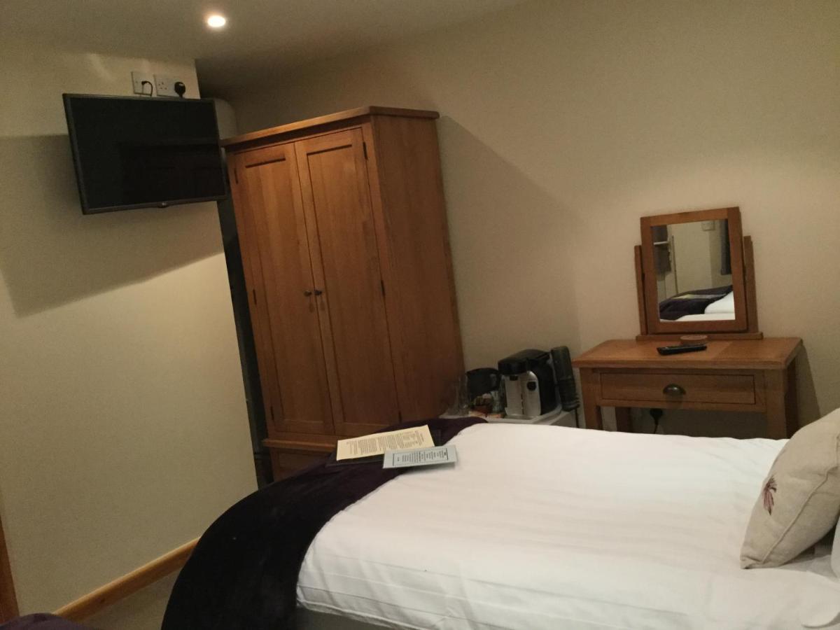 The Bell Inn Salisbury Extérieur photo