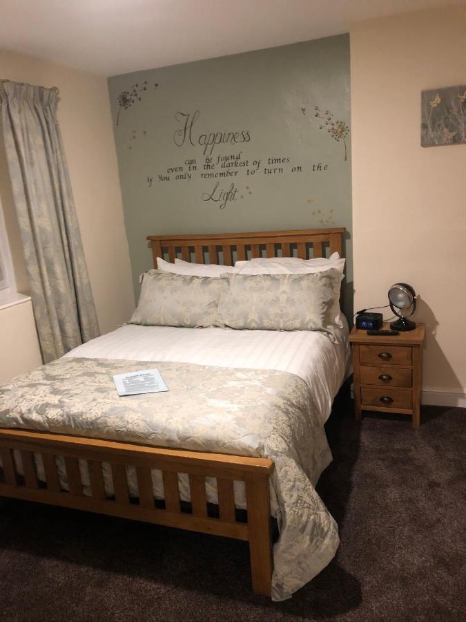 The Bell Inn Salisbury Extérieur photo