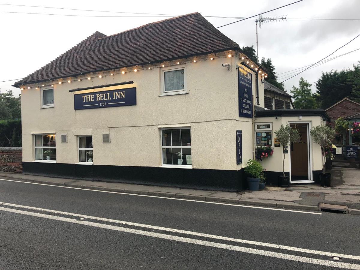 The Bell Inn Salisbury Extérieur photo