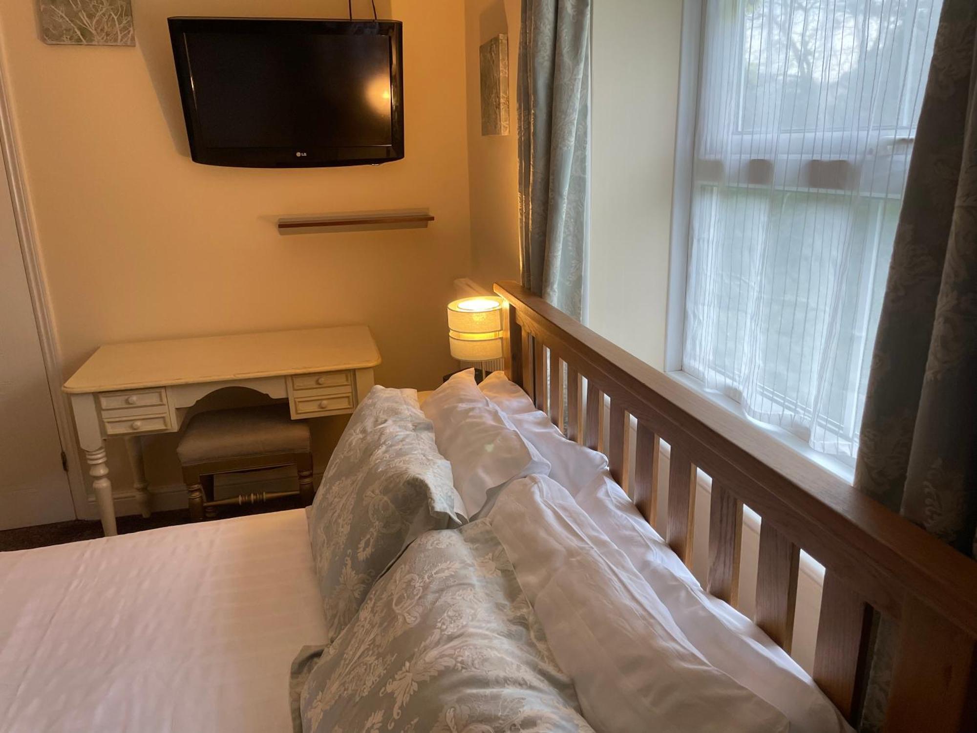 The Bell Inn Salisbury Extérieur photo